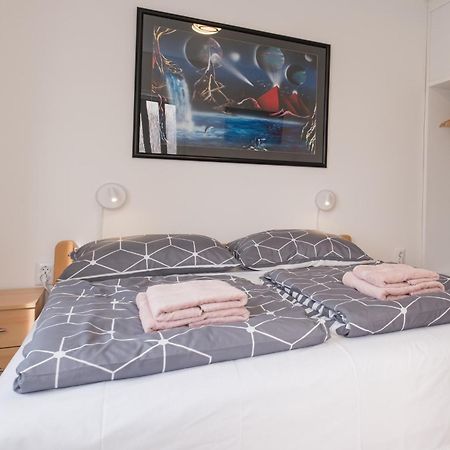 Apartments Lovorik Krk Town Luaran gambar