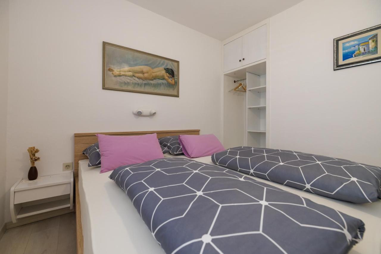 Apartments Lovorik Krk Town Luaran gambar