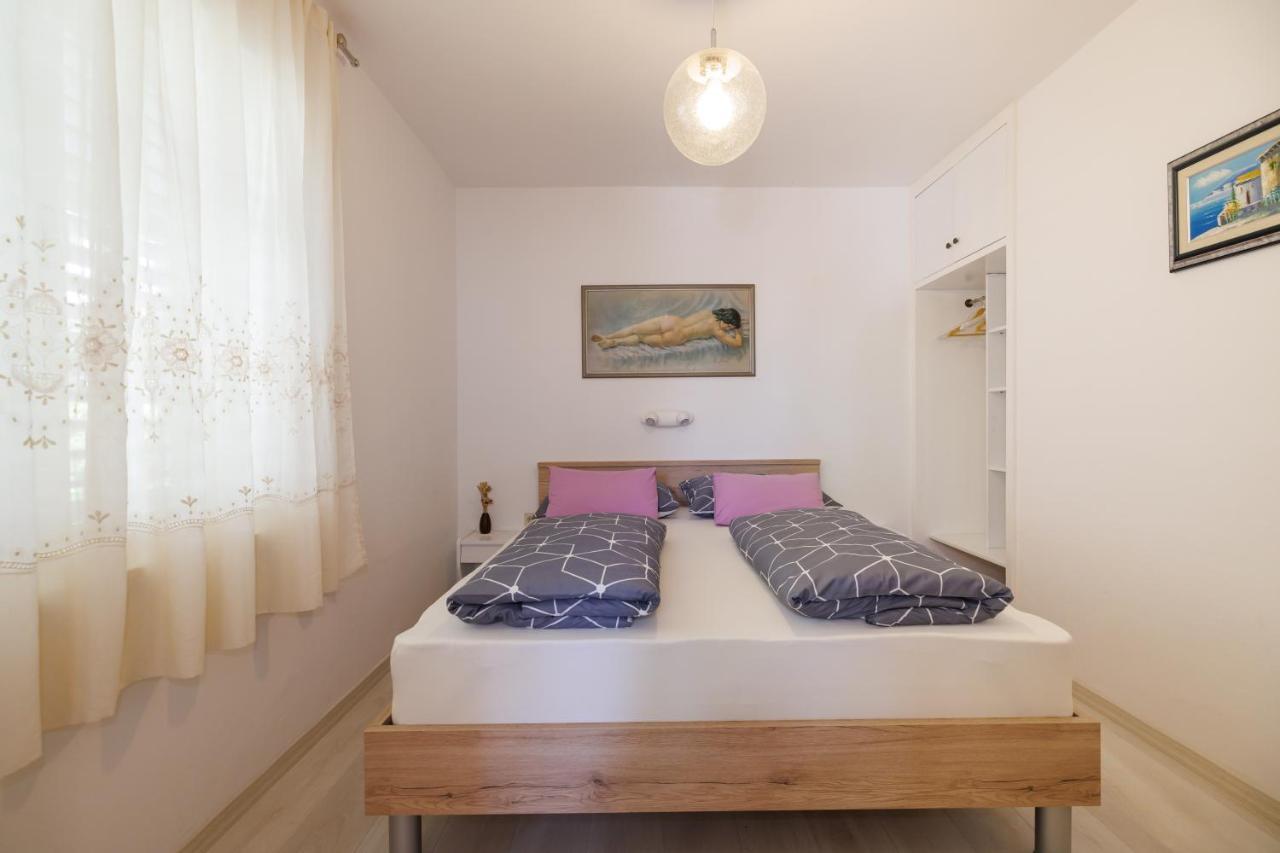 Apartments Lovorik Krk Town Luaran gambar