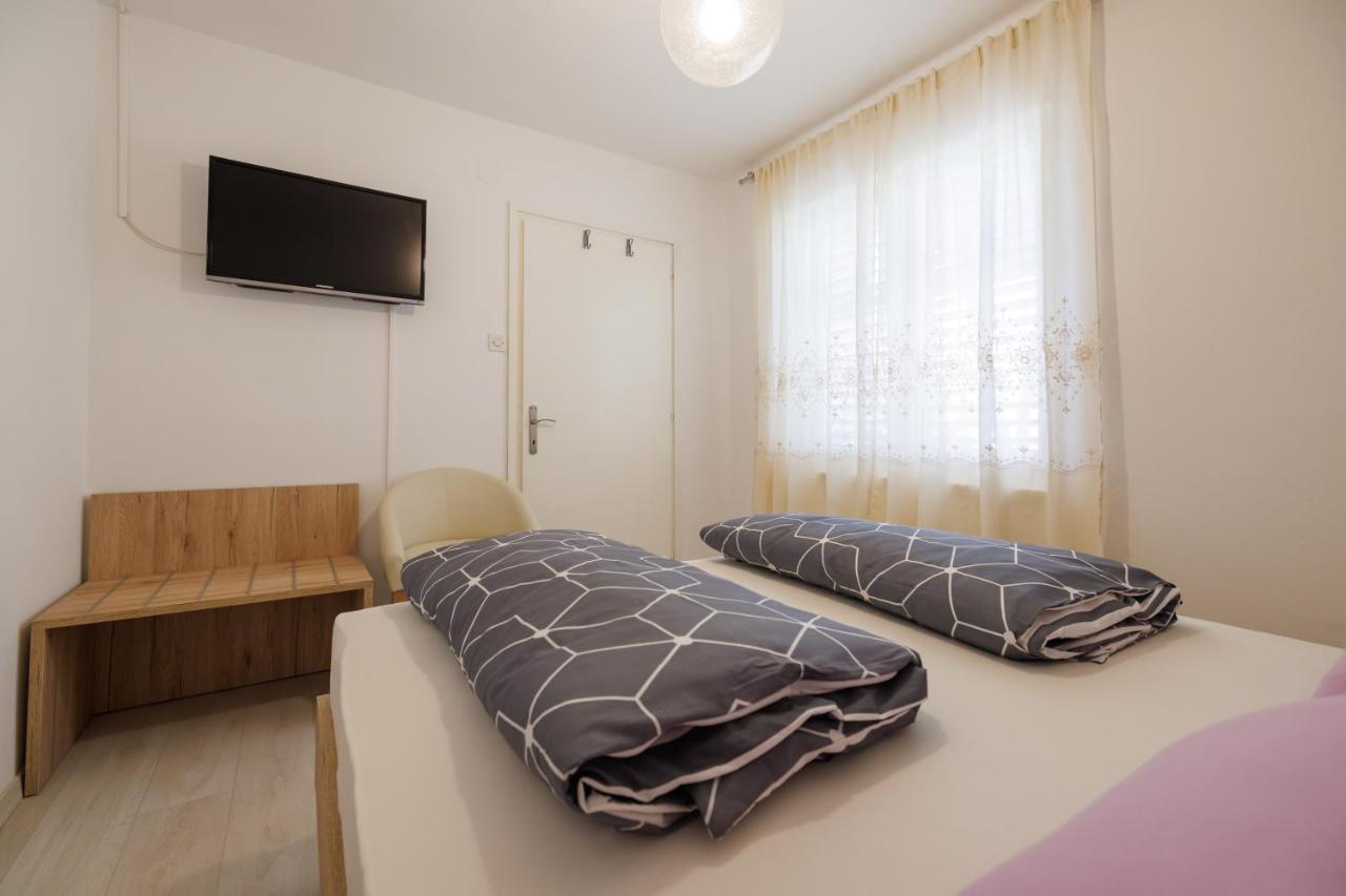Apartments Lovorik Krk Town Luaran gambar