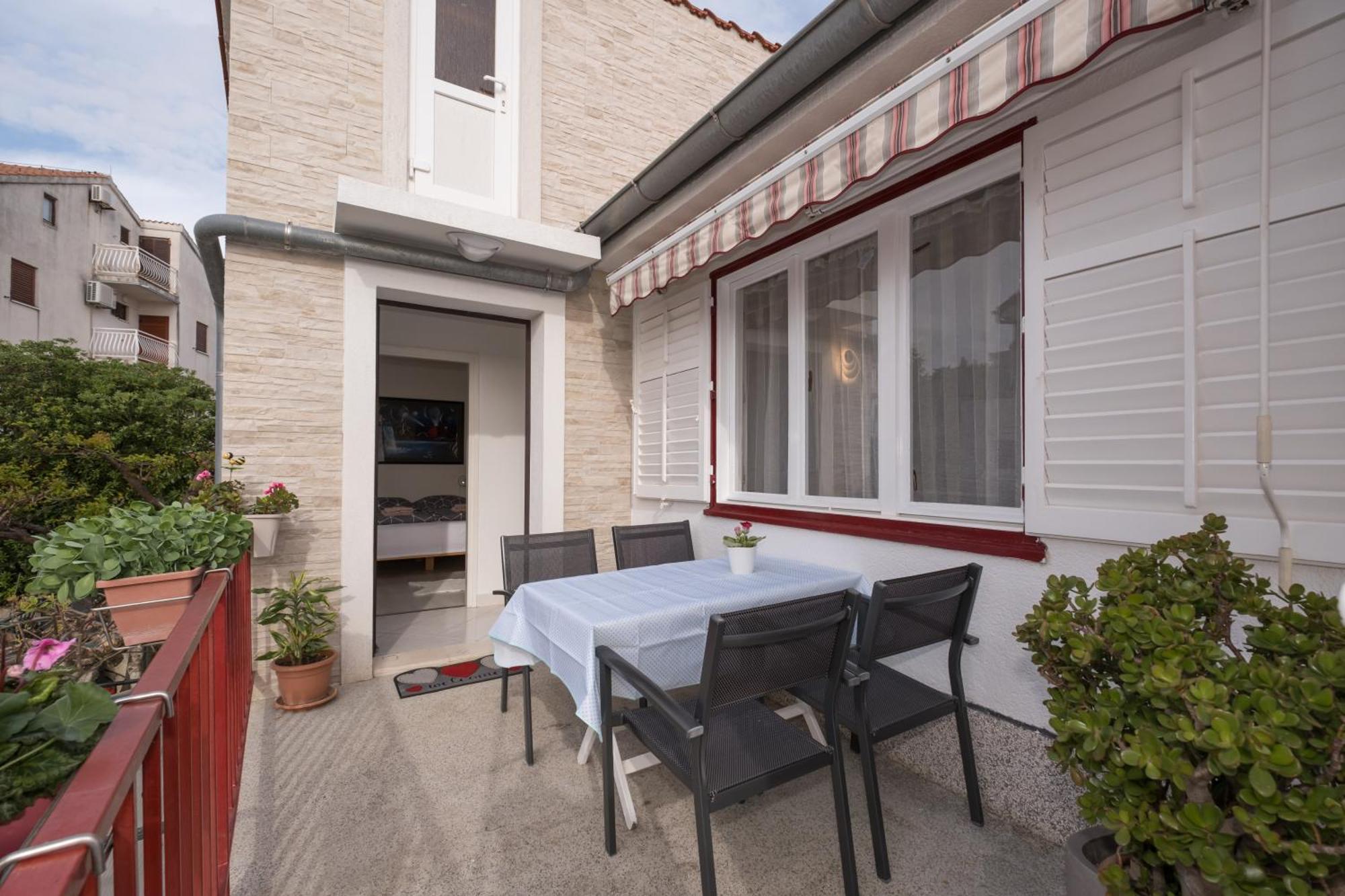 Apartments Lovorik Krk Town Luaran gambar