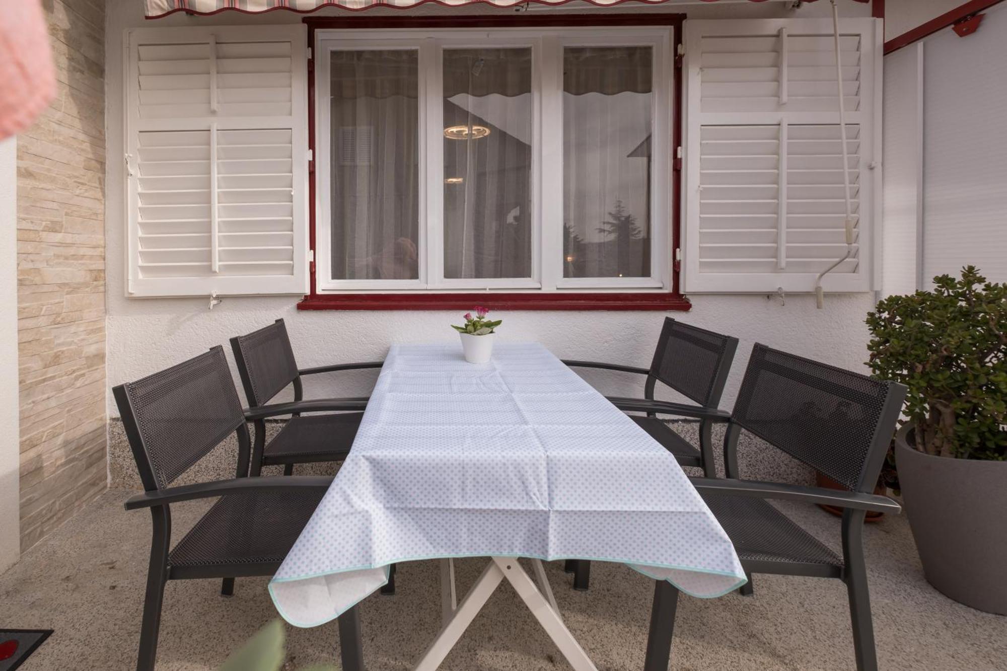 Apartments Lovorik Krk Town Luaran gambar